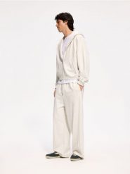 Spodnie loose fit - jasnoszary. Szare spodnie materiałowe męskie Reserved, bez wzorów, z bawełny. Za 129.99 zł.