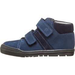 Skórzane sneakersy w kolorze niebiesko-granatowym. Niebieskie trampki i tenisówki chłopięce Richter, bez wzorów, ze skóry, z okrągłym noskiem, bez zapięcia. W wyprzedaży za 122.95 zł.