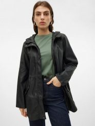 Vero Moda Płaszcz przeciwdeszczowy w kolorze czarnym rozmiar: L. Czarne płaszcze damskie Vero Moda, l, bez wzorów, sportowe. Za 169.95 zł.