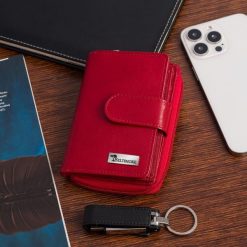 Portfel skórzany damski pionowy RFiD skóra na karty klasyk czerwony Beltimore A02. Czerwone portfele damskie bez wzorów, ze skóry. Za 69.90 zł.