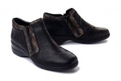 RIEKER L4382-00 black, botki damskie. Czarne botki damskie Rieker, na zimę, z polaru, bez obcasa, na obcasie, bez zapięcia. Za 339.90 zł.