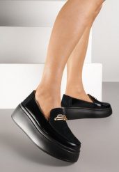 Czarne Półbuty na Platformie i Koturnie ze Skóry Naturalnej z Metaliczną Aplikacją Takaria. Czarne czółenka damskie Renee, z aplikacjami, ze skóry, bez obcasa, na koturnie. Za 169.99 zł.