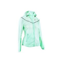 Kurtka przeciwdeszczowa do biegania KIPRUN LIGHT damska. Zielone kurtki damskie KALENJI, bez wzorów, z materiału, bez kaptura. Za 149.99 zł.