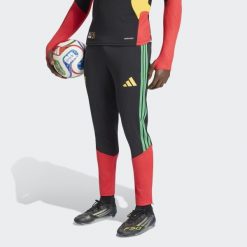 Spodnie treningowe Tiro Jamajka 26 x Bob Marley. Czarne spodnie materiałowe męskie Adidas, bez wzorów, sportowe. Za 279.00 zł.