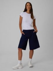 Spodenki casual damskie 4F 4FRSS26TSHOF0935. Białe szorty damskie 4f, bez wzorów, z elastanu, casualowe, z podwyższonym stanem. Za 169.99 zł.