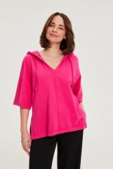 Bluza z kapturem i krótkimi rękawami fuksjowa. Bluzy z kapturem damskie MOODO, l, z bawełny. Za 99.99 zł.