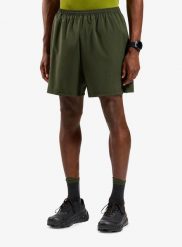Spodenki do biegania Odlo Essential 6 Inch Short. Zielone szorty męskie Odlo, bez kołnierzyka. Za 170.49 zł.