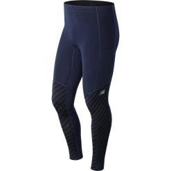 Legginsy sportowe w kolorze granatowym. Niebieskie spodnie sportowe męskie New Balance. W wyprzedaży za 219.95 zł.
