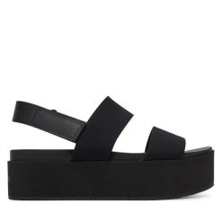 Sandały Calvin Klein Jeans. Czarne sandały damskie Calvin Klein Jeans, bez wzorów, z jeansu, bez obcasa, na koturnie. Za 239.99 zł.