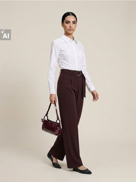 Bawełniana koszula slim fit basic - biały. Białe koszule damskie Sinsay, l, bez wzorów, z bawełny, bez kołnierzyka, bez ramiączek. Za 39.99 zł.
