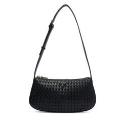 Torebka Guess. Czarne torebki klasyczne damskie Guess, z aplikacjami, bez dodatków. Za 584.99 zł.