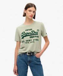 Luźna koszulka graficzna Classic Vl. Zielone t-shirty damskie Superdry., m, bez wzorów, z bawełny, bez kołnierzyka. Za 144.80 zł.