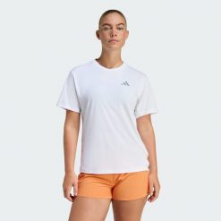 Koszulka adi365 Running Essentials. Białe bluzki damskie Adidas, bez wzorów, bez kołnierzyka. Za 109.00 zł.