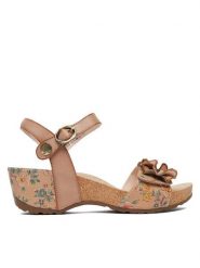 Laura Vita Sandały Daphneo 07 Beżowy. Brązowe sandały damskie Laura Vita, bez wzorów, ze skóry, bez obcasa, na koturnie. Za 439.99 zł.