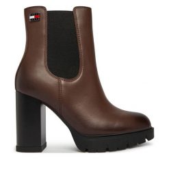 Botki Tommy Jeans. Brązowe botki damskie Tommy Jeans, z jeansu, bez obcasa, na słupku, bez zapięcia. Za 649.99 zł.