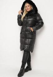 Czarna Pikowana Kurtka ze Ściągaczem w Talii i Odpinanym Futerkiem przy Kapturze Zemilae. Czarne kurtki damskie Born2be, plus size, bez wzorów, z futra, bez kaptura. Za 309.99 zł.