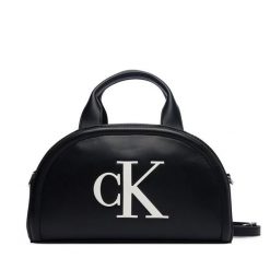 Torebka Calvin Klein. Czarne torebki klasyczne damskie CALVIN KLEIN, bez wzorów, bez dodatków. Za 409.99 zł.