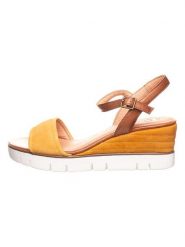 Marco Tozzi Skórzane sandały w kolorze żółto-brązowym na koturnie rozmiar: 37. Brązowe sandały damskie Marco Tozzi, bez wzorów, bez obcasa, na koturnie. Za 86.99 zł.