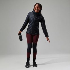 Kurtka puchowa damska Berghaus Tephra Stretch Reflect 2.0 Hoody. Czarne kurtki damskie Berghaus, bez wzorów, z puchu, bez kaptura. Za 809.99 zł.