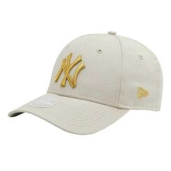 Damska Czapka Z Daszkiem New York Yankees Z Metalicznym Logo. Brązowe czapki z daszkiem damskie New Era, bez wzorów. Za 181.99 zł.