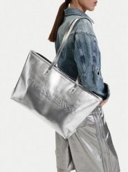 Guess Jeans Torebka CWBEO-GUESS-B-015-09 Srebrny. Szare torebki klasyczne damskie Guess Jeans, z aplikacjami, z jeansu, bez dodatków. Za 269.99 zł.