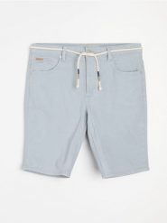 Bawełniane szorty jeansowe - błękitny. Niebieskie szorty męskie Sinsay, z bawełny, bez kołnierzyka. Za 49.99 zł.