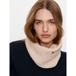 Komin Guess. Czerwone szaliki i kominy damskie Guess, z aplikacjami. Za 299.99 zł.