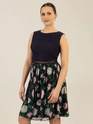 APART Sukienka w kolorze czarno-jasnoróżowym rozmiar: 40. Czarne sukienki damskie Apart, bez wzorów, z koronki, bez kołnierzyka, bez ramiączek, mini. Za 245.96 zł.