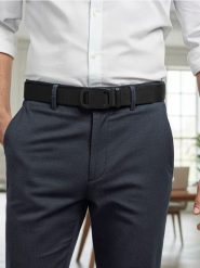 Pasek z automatyczną klamrą - czarny. Czarne paski męskie Sinsay, bez wzorów. Za 15.99 zł.