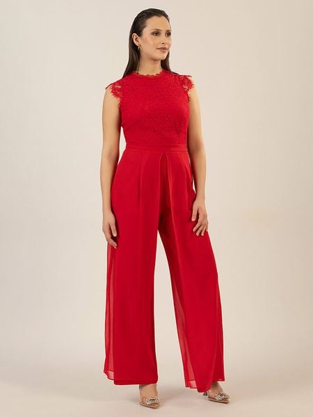 APART Kombinezon w kolorze czerwonym rozmiar: 38. Czerwone kombinezony damskie Apart, bez wzorów, z koronki, bez kołnierzyka, bez ramiączek. Za 395.94 zł.