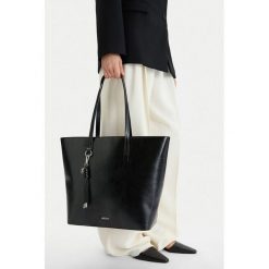Torebka Lasocki. Czarne torebki klasyczne damskie Lasocki, bez wzorów, bez dodatków. Za 199.99 zł.