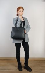 Elegancka skórzana torebka damska Canaletto – klasyczny styl i najwyższa jakość TD905s33. Czarne torebki klasyczne damskie bez wzorów, ze skóry, bez dodatków. Za 380.00 zł.