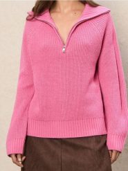 Strukturalny sweter z kołnierzykiem - różowy. Czerwone swetry klasyczne damskie Sinsay, l, bez kołnierzyka. Za 59.99 zł.