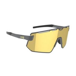 Okulary przeciwsłoneczne z węglowego materiału hydrofobowego AZR Flash RX. Czarne okulary przeciwsłoneczne damskie AZR. Za 383.00 zł.