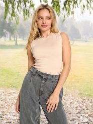 Sweter bez rękawów - kremowy. Białe swetry klasyczne damskie Sinsay, l, prążkowane, bez kołnierzyka. Za 25.99 zł.
