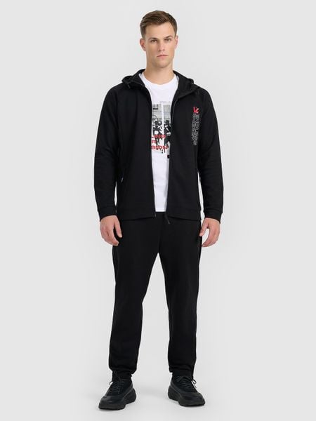 4F Spodnie dresowe męskie - czarne S. Czarne spodnie dresowe męskie 4f, bez wzorów, z dresówki. W wyprzedaży za 119.99 zł.