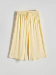 Spodnie culotte z wiskozy - jasnożółty. Żółte spodnie materiałowe damskie Reserved, bez wzorów, z tkaniny. W wyprzedaży za 59.99 zł.