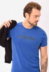 Bawełniany t-shirt T-HOLOGRAM. Niebieskie t-shirty męskie Volcano, l, bez wzorów, z bawełny, bez kołnierzyka. Za 59.99 zł.