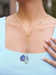 Pierres de Jade Pozłacany naszyjnik z elementami ozdobnymi - dł. 50 cm rozmiar: onesize. Niebieskie naszyjniki damskie Pierres de Jade, pozłacane. Za 69.99 zł.