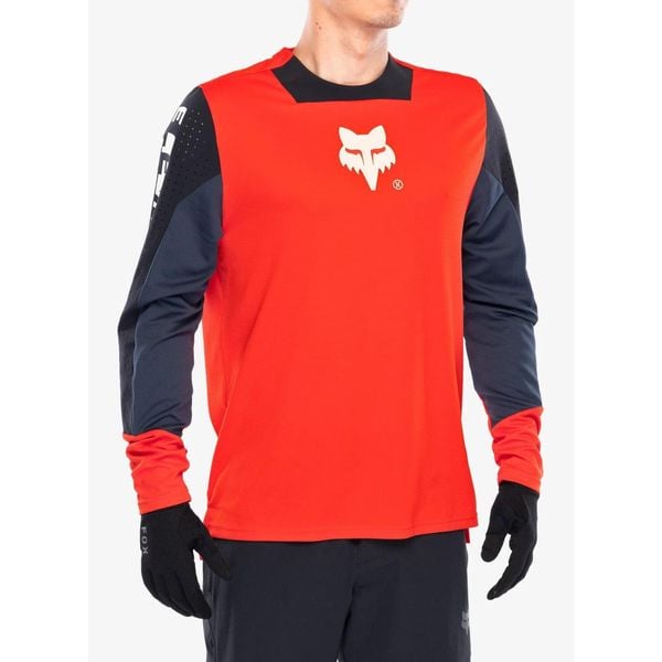 Bluza rowerowa męska Fox Defend LS Jersey Elevated. Czerwone bluzy bez kaptura męskie FOX, bez wzorów, z jersey, sportowe, bez kołnierzyka, bez ramiączek. Za 301.39 zł.