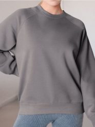 Bluza w stylu basic - brązowy. Brązowe bluzy bez kaptura damskie Sinsay, l. W wyprzedaży za 15.99 zł.