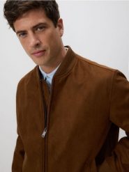 Kurtka bomberka z imitacji zamszu - brązowy. Brązowe kurtki męskie Reserved, l, bez wzorów, bez kaptura. Za 239.99 zł.