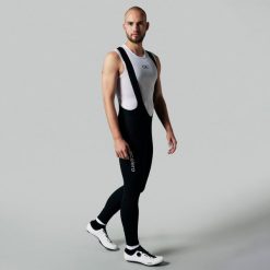 Męskie długie spodnie kolarskie z szelkami do kolarstwa górskiego. Czarne szorty męskie ACELERA, bez wzorów, sportowe. W wyprzedaży za 211.46 zł.