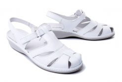 SUAVE 720007-03 white, sandały damskie. Białe sandały damskie Suave, bez wzorów, ze skóry, bez obcasa, na koturnie. Za 276.43 zł.