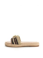 Guess Sandały 181337 Czarny. Czarne sandały damskie Guess, z aplikacjami, bez obcasa, na słupku. Za 559.99 zł.