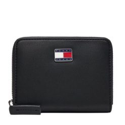 Portfel Tommy Jeans. Czarne portfele damskie Tommy Jeans, bez wzorów, z jeansu. Za 169.99 zł.