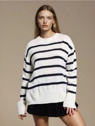 Sweter z akrylu w paski - biały. Białe swetry klasyczne damskie Sinsay, l, bez kołnierzyka. Za 49.99 zł.