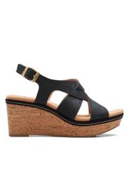 Clarks Skórzane sandały "Elleri Rae" w kolorze czarnym na koturnie rozmiar: 41,5. Czarne sandały damskie Clarks, bez wzorów, z nubiku, bez obcasa, na koturnie. Za 149.31 zł.