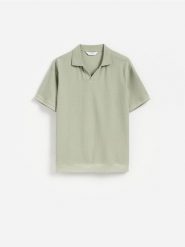 Koszulka polo comfort fit - jasnozielony. Zielone koszulki polo męskie Reserved, l, bez wzorów, z bawełny, bez ramiączek. Za 99.99 zł.