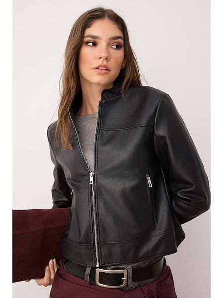 Trendyol Kurtka w kolorze czarnym ze skóry syntetycznej rozmiar: XL. Czarne kurtki damskie Trendyol, xl, bez wzorów, ze skóry, bez kaptura. Za 157.35 zł.